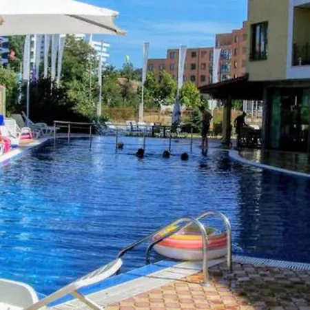 2 Bedroom Apartment In Central Sunny Beach Pool
